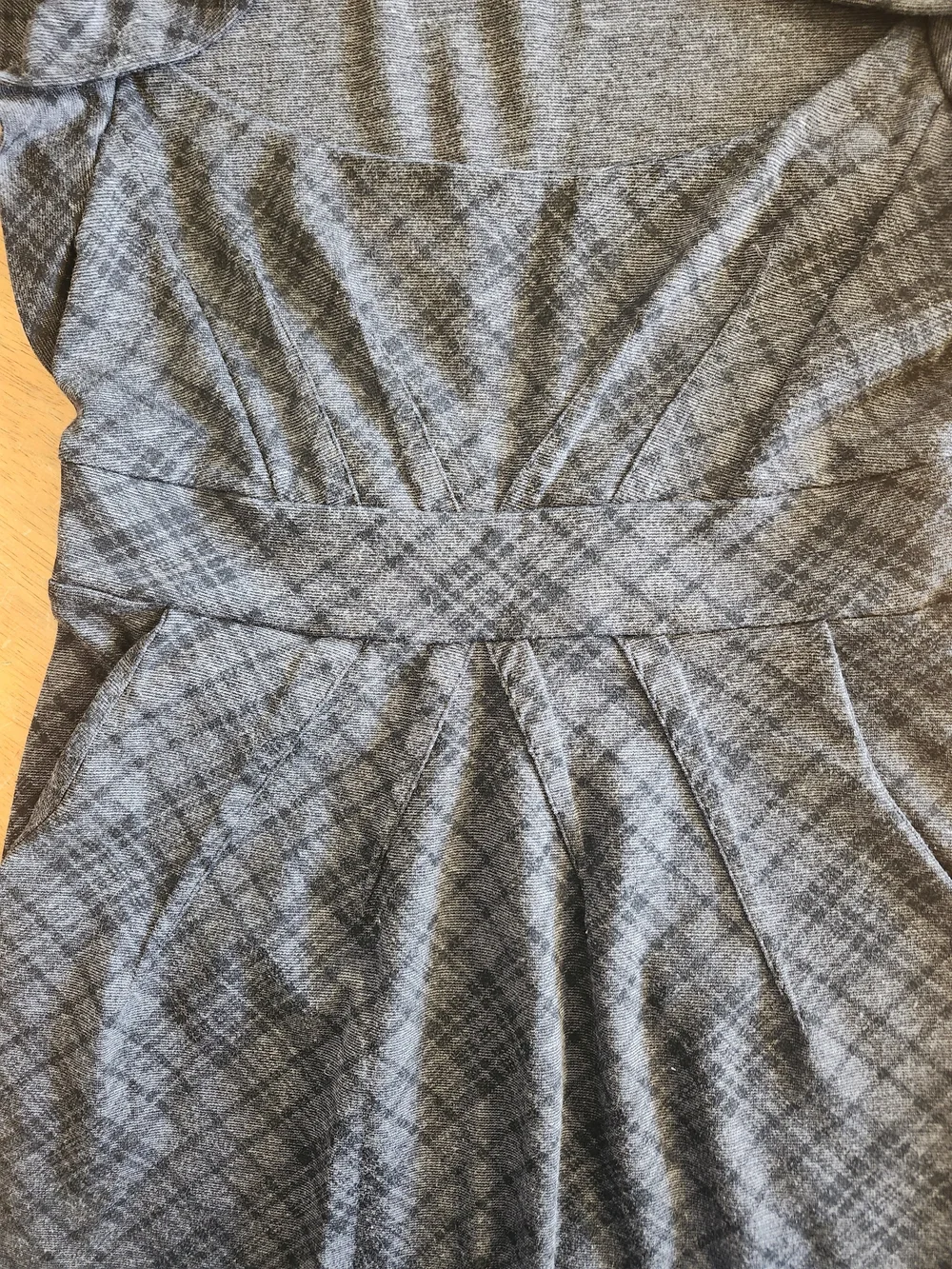 Dynamite Fitted Gray Plaid Midi Sheath Dress With Stretch - Picture 3 of 7